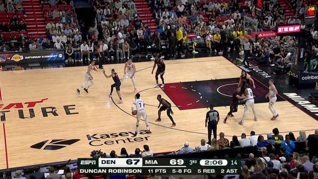 教练都看不下去了 掘金队连续低级失误逼得马龙叫出暂停