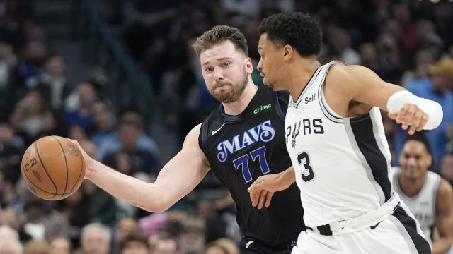 东契奇vs马刺集锦 全场27+9+8化身全能战士赢球绝对功臣