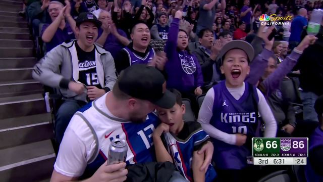 反击速度快如闪电！ 福克斯抢断字母哥快攻扣篮再下两分