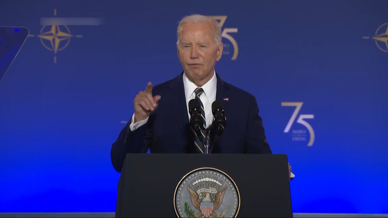 还在画饼?拜登在北约峰会向泽连斯基承诺:明年给你们几百套防空系统