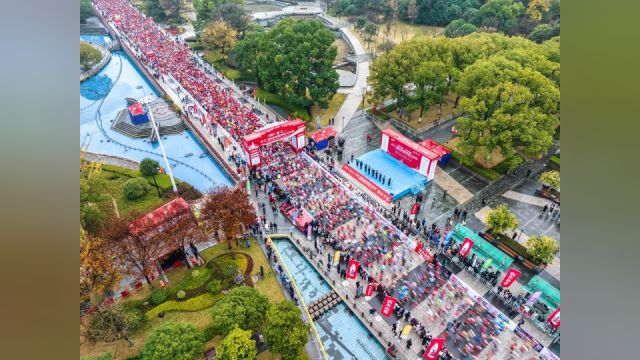 中国版迪克父子、“羊神”现身诸暨,这场马拉松热情似火