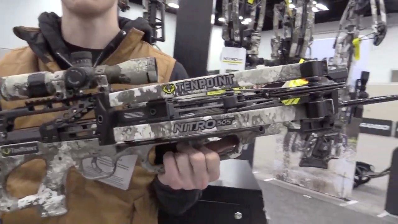 国外十字弩合法拍摄黑风t2/黑风t3复合弩高杰手炮四两用弩展销会上