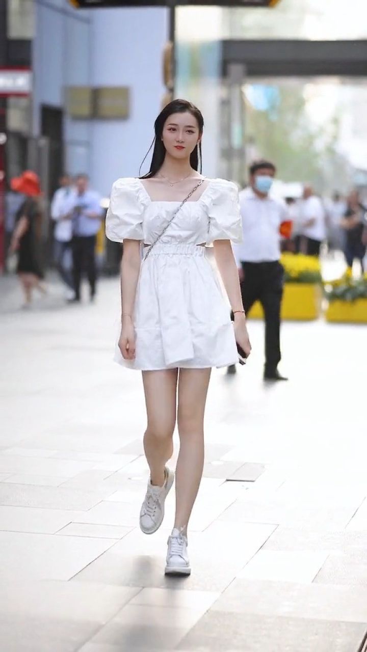 甜甜的杭州美女