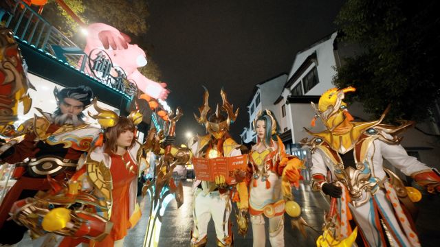 【英雄联盟手游】新年喜气同分享~《英雄联盟手游》联合中国ⷧ禦𗮧祿š,用东方美学复现游戏经典IP,为玩家带来沉浸式街景体验.