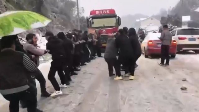 三湘大地上 冰天雪地里,这些瞬间温暖人心……