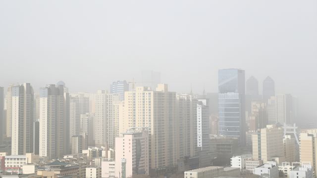 青海西宁发布寒潮橙色预警 降温扬沙天气来袭