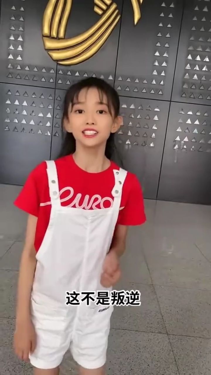 童模宋小睿真是一点数都没有,唱功这么差还敢清唱,粉丝都夸不下去了