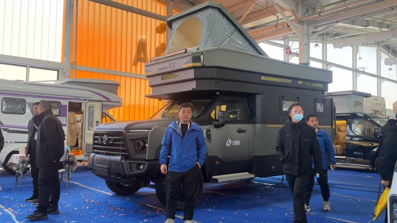 齐星全地形越野皮卡房车在北京房车展首发成功,全时四驱勇往无疆