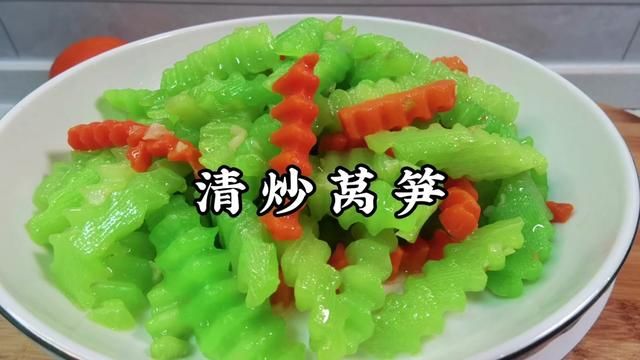 过年大鱼大肉吃腻了,来道清炒莴笋,怎样做才能颜色碧绿清脆爽口#清炒莴笋丝 #炒莴笋