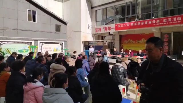 崆峒区慈善协会开展“庆三八节. 情系单亲贫困母亲”慰问活动