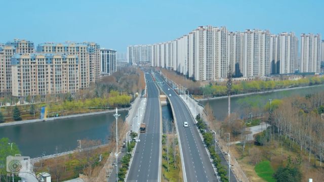 郑州市郑东新区商务外环东路初春的美丽街景