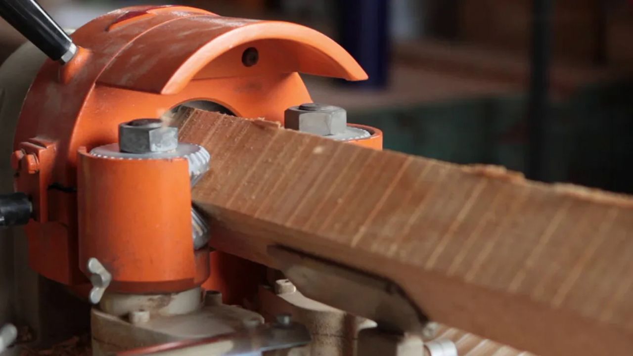 木头放进去滚一滚就圆了!脑洞大开的木材加工过程,看完长见识了