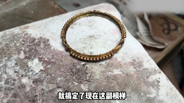 小伙高价入手1千克黄金,大量定制成一批金手镯,款式虽土但奢华