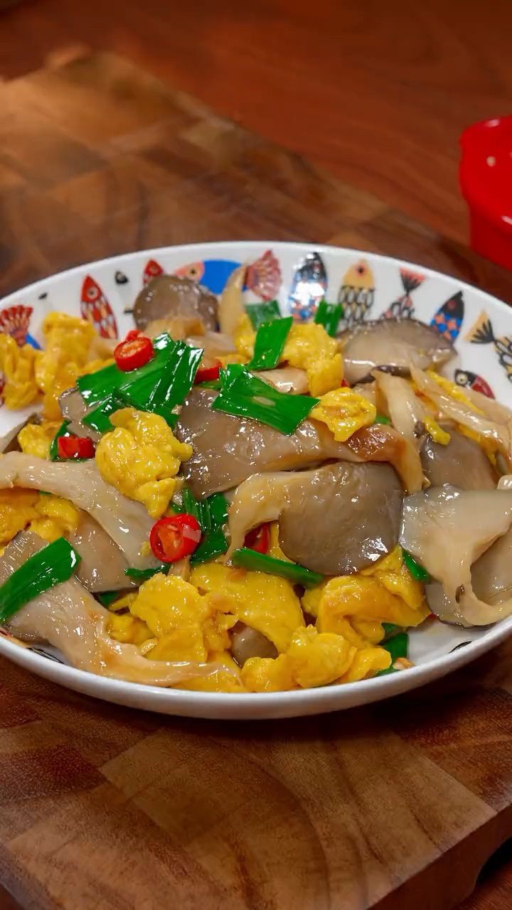 这是一道我么们全家人都爱吃的炒素菜,做法简单鲜嫩好吃