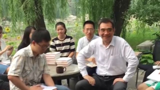 古稀之年仍坚守学术一线!林毅夫聊内卷:机遇属于做好准备的人