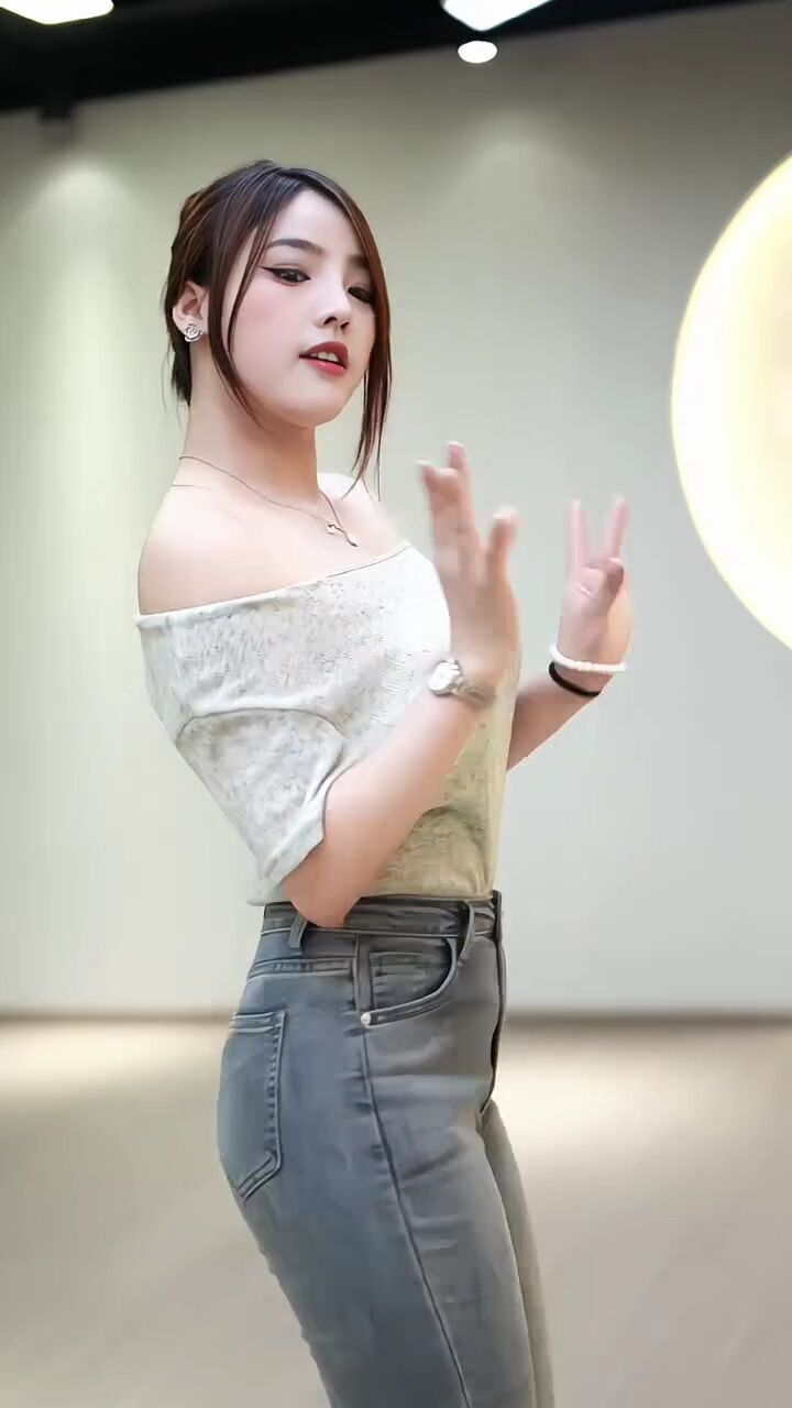 颜值气质美女完美身材 #性感丰满小姐姐 #紧身牛仔裤