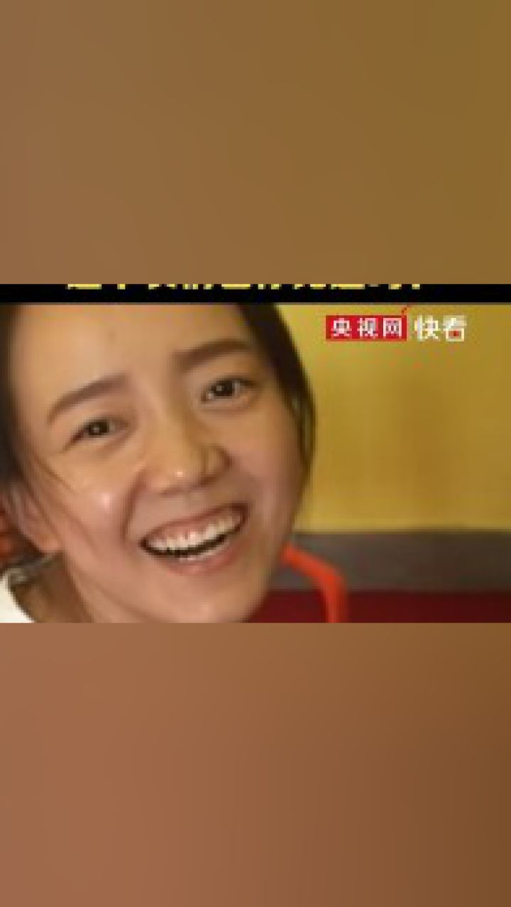 "钢琴女魔性笑"表情包原型讲述意外走红经历:与朋友对视后被拍下