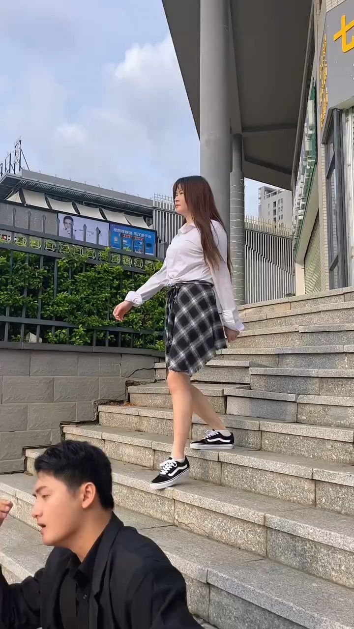 教你解锁新的下楼姿势,做最有魅力的人_高清1080P在线观看平台_腾讯视频