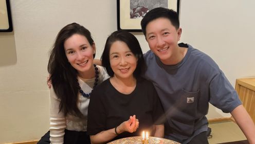 韩庚卢靖姗为妈妈庆生,夫妻俩互动超甜越长越像,韩妈妈显年轻