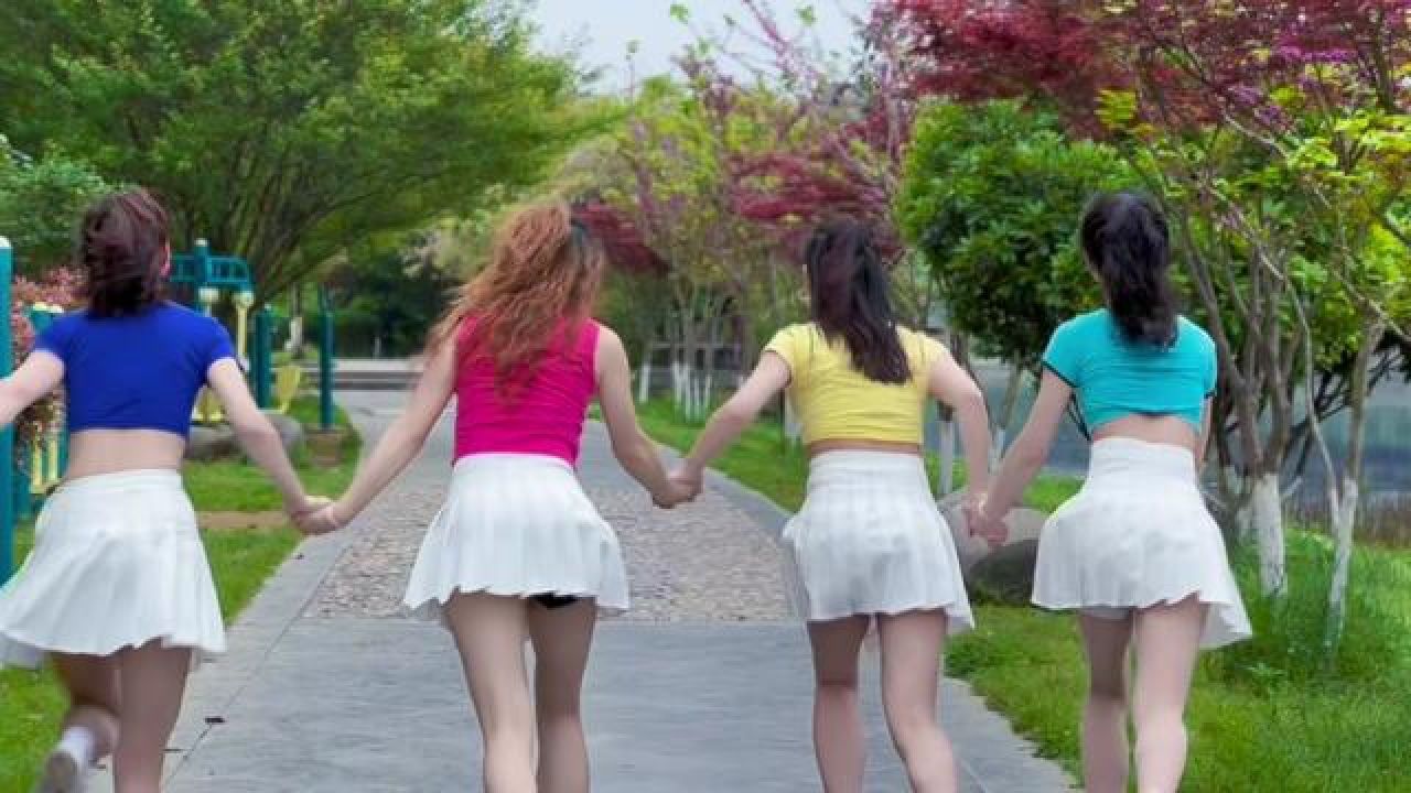 少女的定义从来不是年轻漂亮,而是勇敢自由且美好!