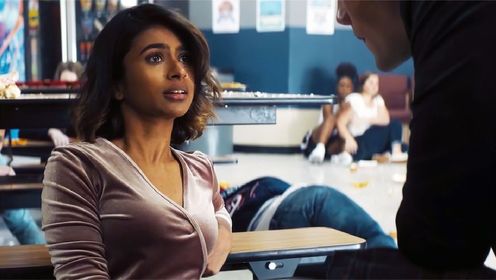 熊孩子为出名,手持枪械血洗校园,逼老师直播《校园大逃杀》