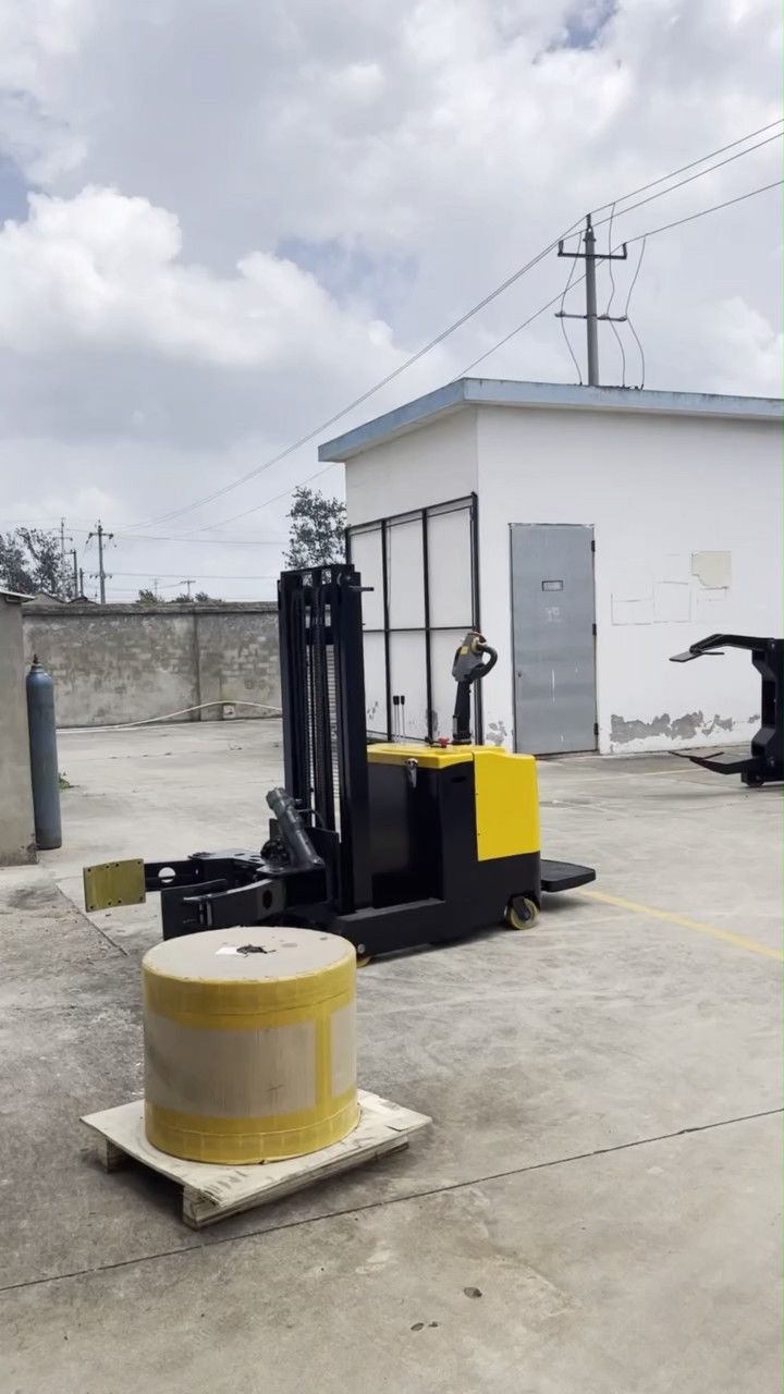 惠泽电动夹抱车1车10年不换,长期无故障,送货上门