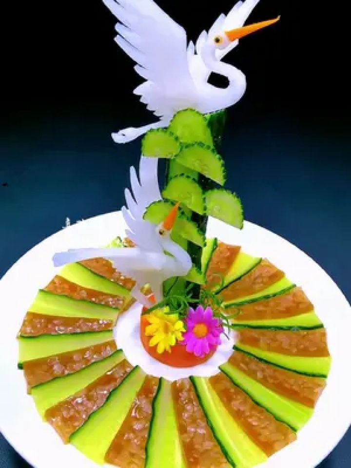 一看就会的果蔬雕刻,简单几步就能让你的餐桌赏心悦目#美食 #创意盘饰