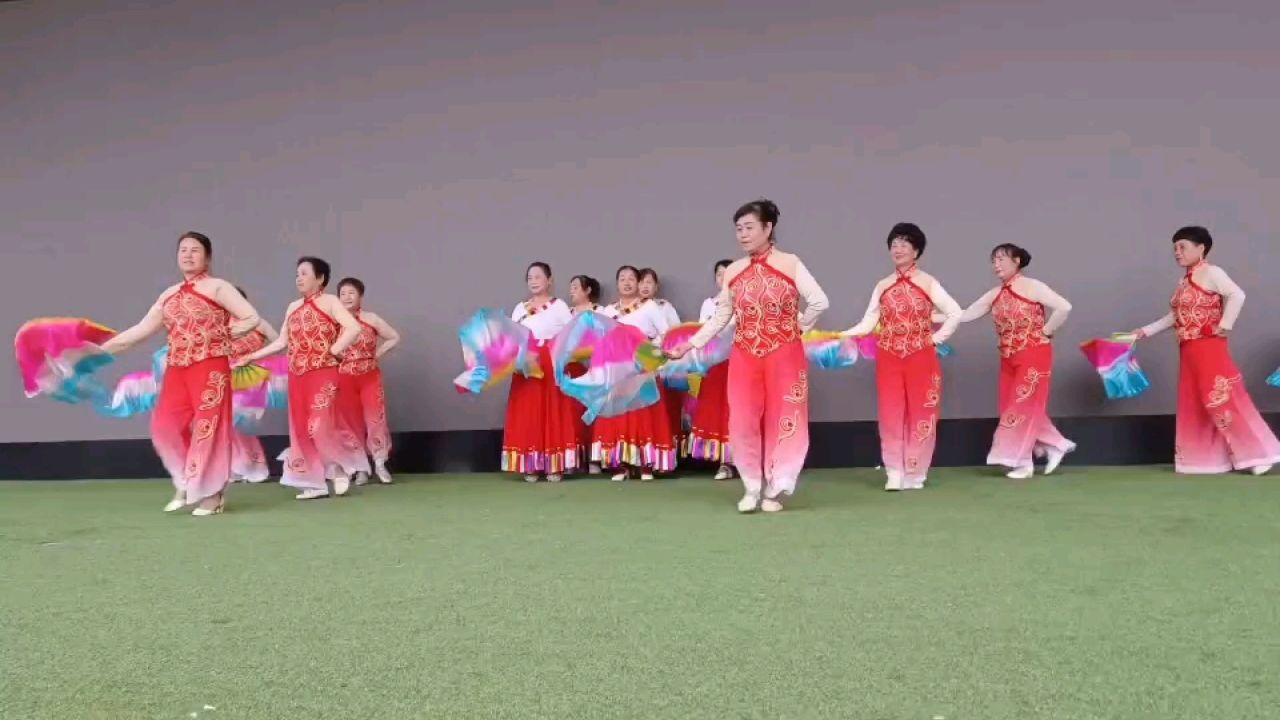 爱华春晚彩排歌伴舞