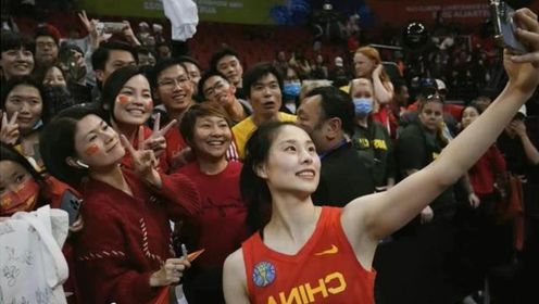 王思雨赛场最不可思议的一幕，看懵国外教练，姚明百思不得其解#王思雨#篮球#中国女篮