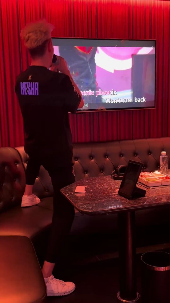 你以为我只会唱,justinbieber?不,我还会在ktv唱《涅槃》