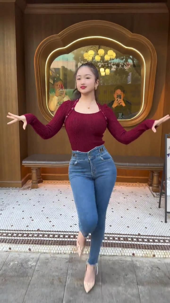 全网寻找后面这俩偷拍的#微胖女人#梨形身材