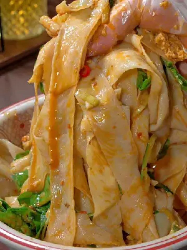 凉拌干面皮#美食 #妈呀太香了 #干面皮