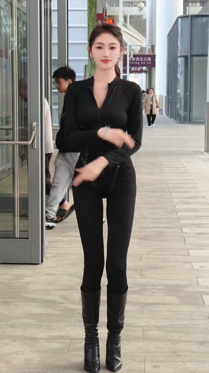 靓丽车模女神珍妮. #完美身材 #甜美女孩 #浅跳一下