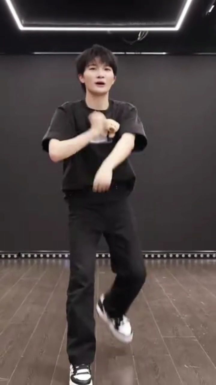 【周深】《少管我》舞蹈直拍,一起来跳舞吧!「反深代词」_高清1080P在线观看平台_腾讯视频
