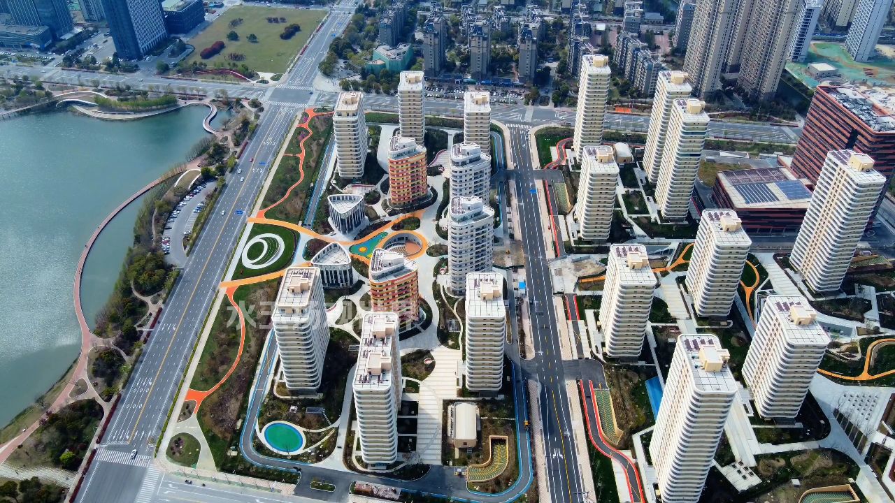 航拍泰州网红楼盘天禄湖花园,这里真的像极了朝鲜的科学家大街