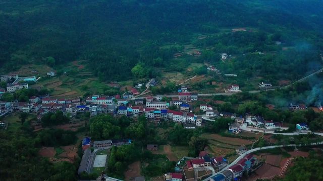 航拍湖南石门县的小山村