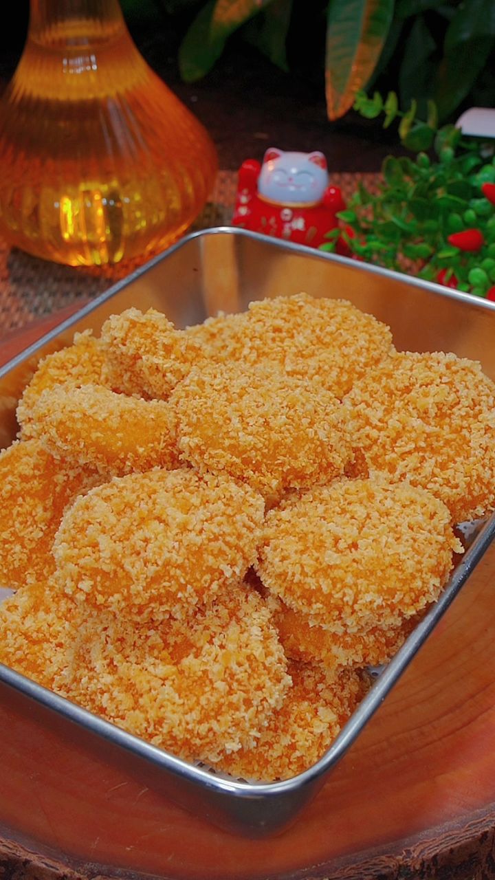 炸南瓜饼很多人在家老是做不好,那是因为你的方法搞错了 下次你就和我