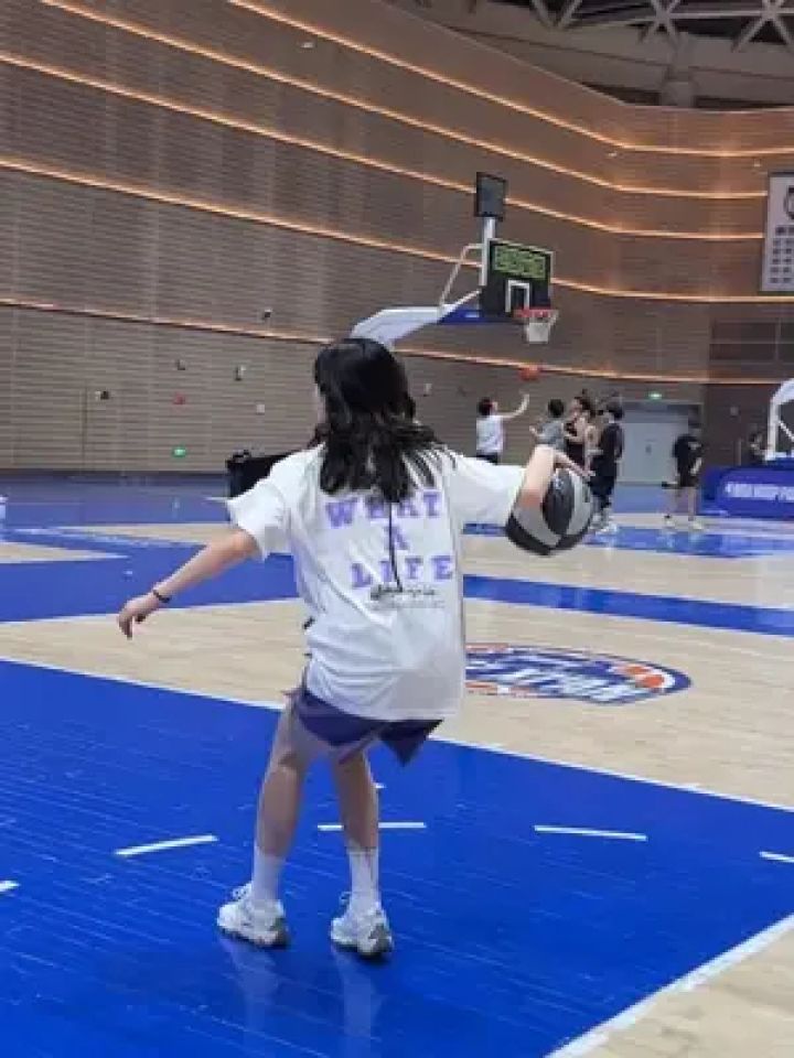打篮球的女生 打篮球解封美女#甜辣妹
