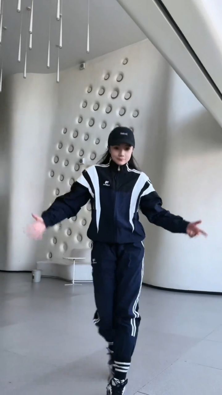 浅跳一下一起跳舞dance外星人街舞jennie同款呱呱呱舞
