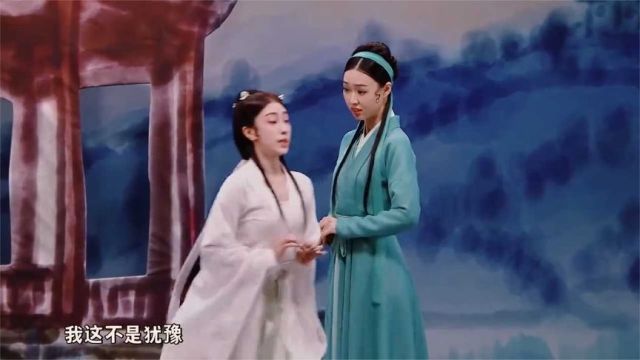 小婉聊城门楼子,管乐却说胯骨轴子,姐妹俩跨服聊天笑翻李诞