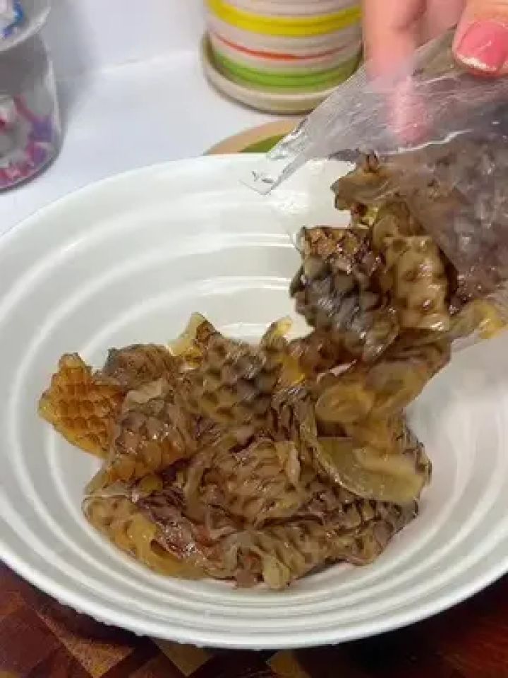管理期晚上饿了馋了,可以来上一包热量又低的#鱼皮卷,香辣爽脆,q弹又