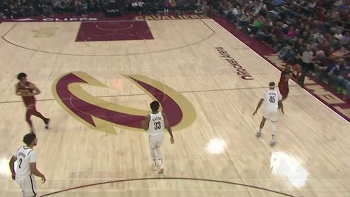 《NBA骑士》双塔连线！莫布利低位吸引防守妙传阿伦暴扣得手