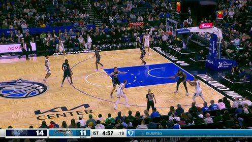 《NBA全场集锦》眼观六路耳听八方！克拉克人缝妙传助攻威尔斯空切上篮造杀伤