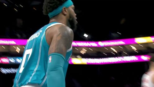 《NBA全场集锦》年轻人火气就是大！布里奇斯平地起惊雷隔扣手到擒来
