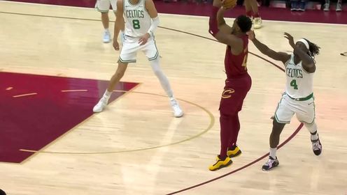 《NBA骑士》百发百中弹无虚发 米切尔将球队扛在肩上内外开花连得11分反超比分