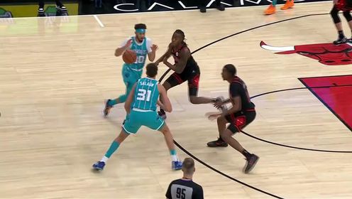 《芝加哥公牛》NBA常规赛：黄蜂vs公牛第3节英文原声回放