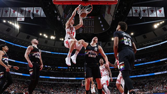 布泽利斯vs掘金集锦 拿下21+8暴扣三分让你一饱眼福