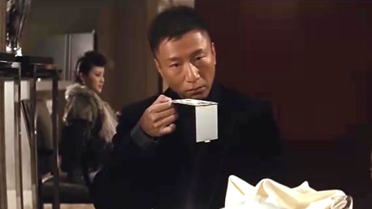 孙红雷卧底毒巢,动作娴熟吸食以防被疑_高清1080P在线观看平台_腾讯视频