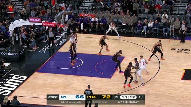 配合默契！巴雷特假动作晃开防守击地妙传助攻希姆斯干拔暴扣