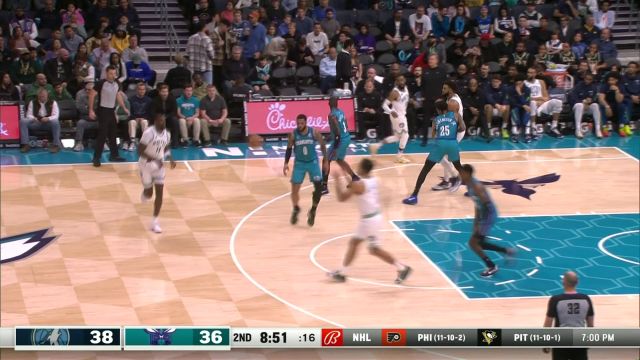 没有什么能够阻挡！李凯尔突破上篮打成2+1